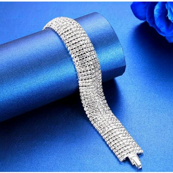 Stunning 8 Row Rhinestones Bracelet Wedding Prom Evening Dressup - Picture 3 of 11